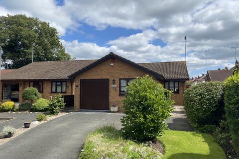 2 bedroom detached bungalow for sale - Oakwood Close, Hatton