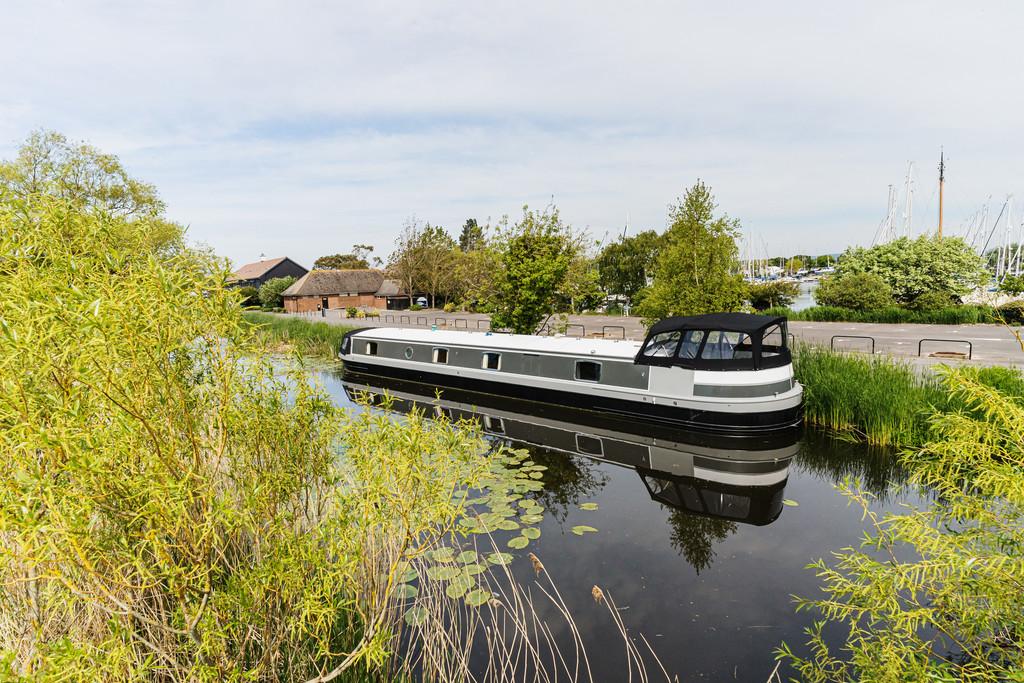 Chichester Marina, Birdham, Chichester 2 Bed Houseboat For Sale - £295,000