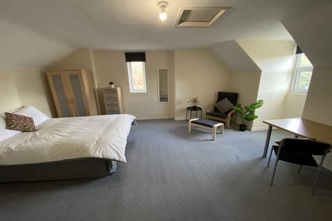 Broadgate, Beeston, NG9 2GG