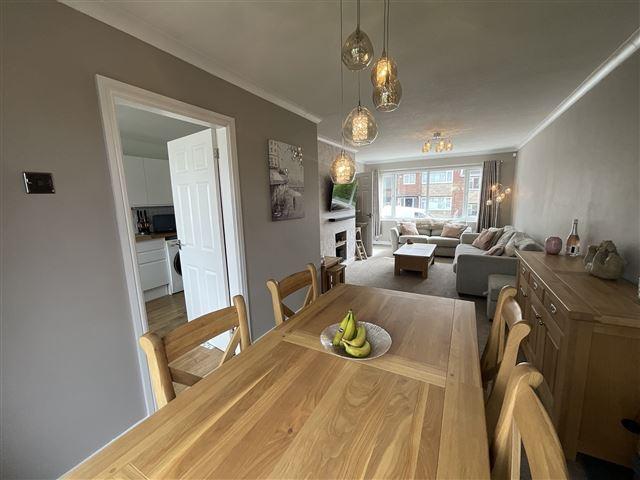 Living room/dining room