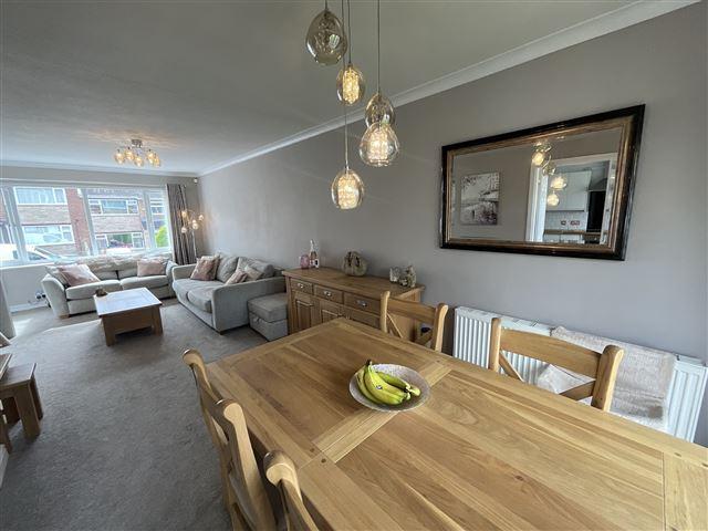 Dining room/living room