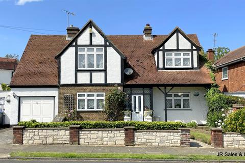 3 bedroom detached house for sale, Rosewood Drive, Crews Hill, Enfield