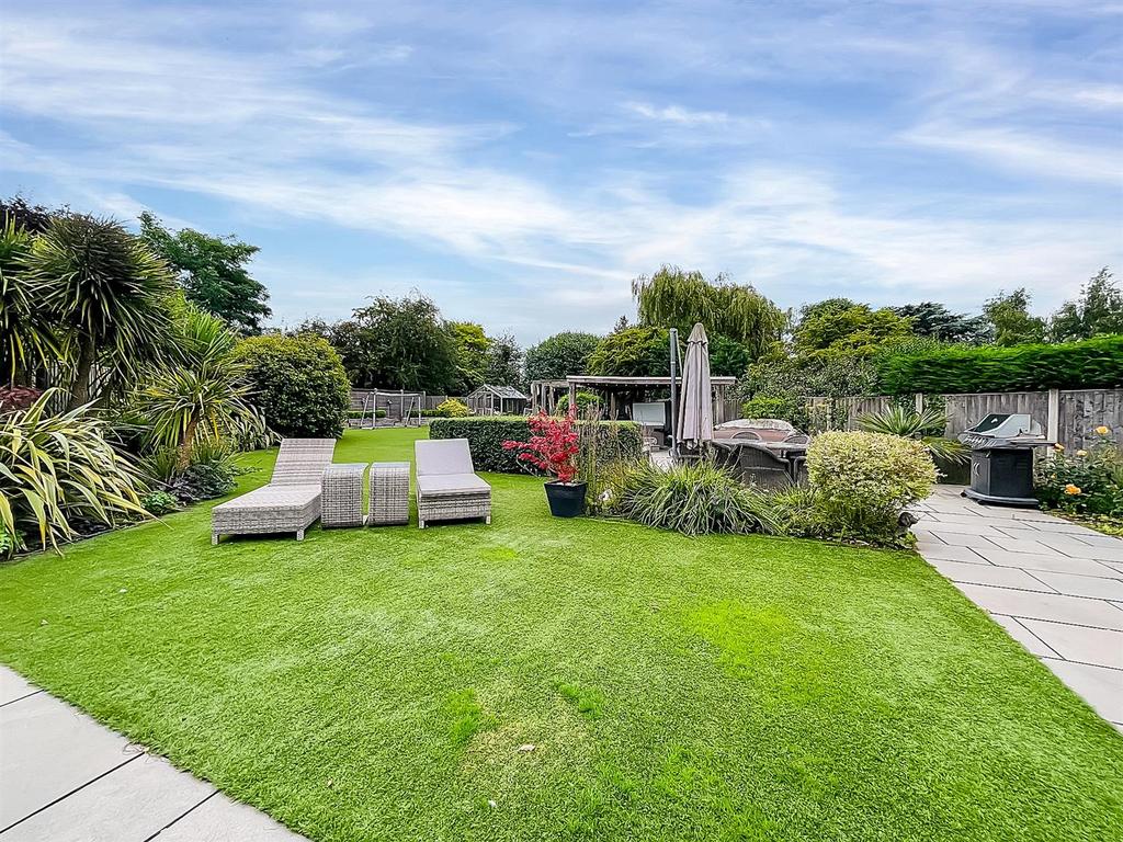 Grandfield Avenue, RadcliffeOnTrent 5 bed detached house for sale £795,000