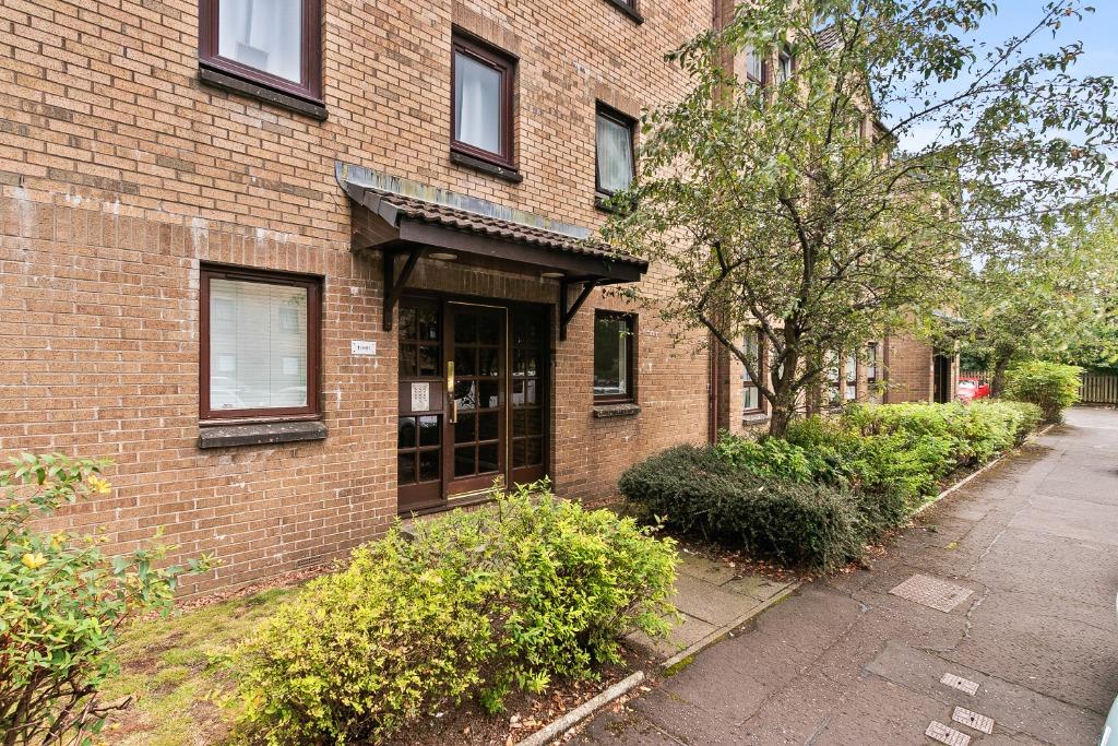 Hartfield Court, Dumbarton, West Dunbartonshire, G82 2 bed flat for