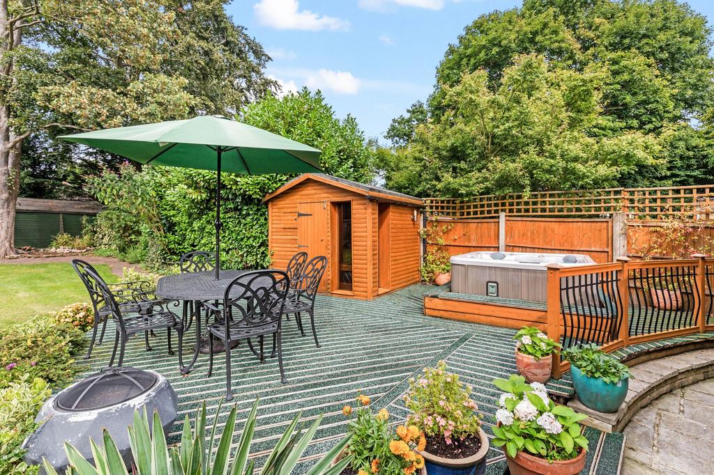 Woodend Park, Cobham, KT11 5 bed detached house for sale £1,795,000