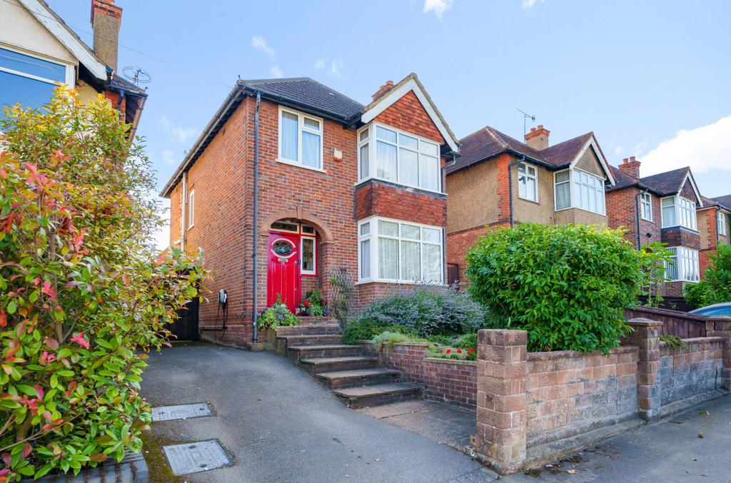 Worplesdon Road, Guildford, Surrey, GU2 3 bed detached house for sale