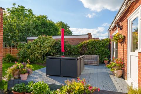 75 Worplesdon Road, Guildford, GU2 9RT
