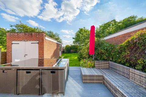 75 Worplesdon Road, Guildford, GU2 9RT