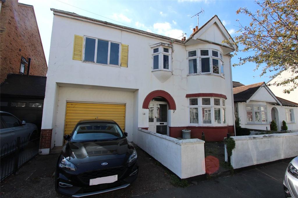 Cliffsea Grove, LeighonSea, Essex, SS9 5 bed detached house for sale
