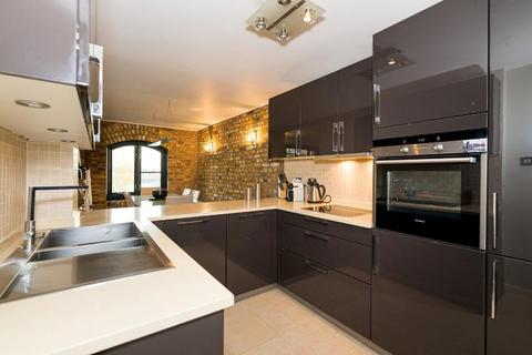 2 bedroom apartment for sale, Sanctuary Court, Wapping E1W.