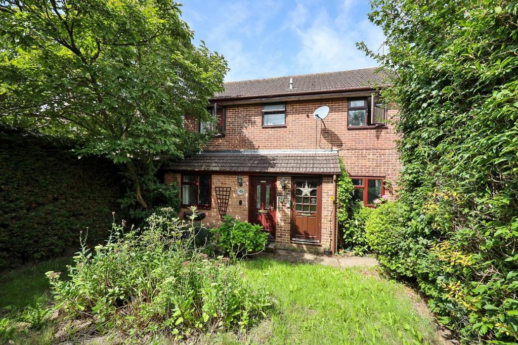 Mill Road, Burgess Hill, RH15 2 bed ground floor flat for sale £325,000