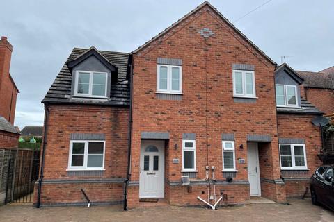 4 bedroom semi-detached house to rent, Cutnall Green WR9 0PW