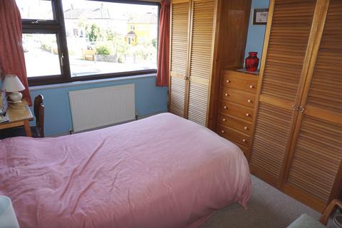59 Mount Road, Chessington, KT9 1JQ