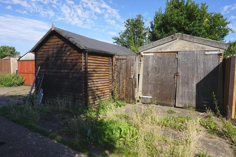 59 Mount Road, Chessington, KT9 1JQ