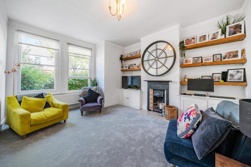 Oakmead Road, Balham 2 bed flat for sale £700,000