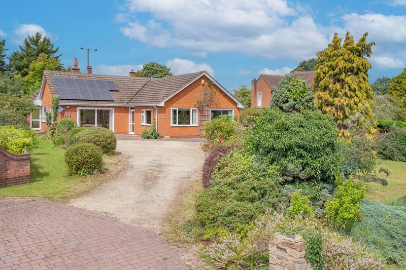 Water Lea, Stocks Lane, Malvern, Worcestershire, WR13 4 bed bungalow