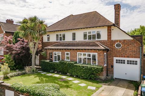 86 Claygate Lane, Esher, KT10 0BJ