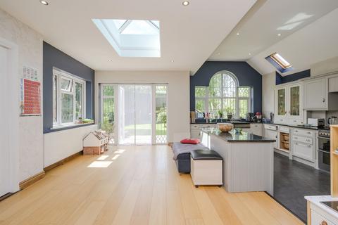 86 Claygate Lane, Esher, KT10 0BJ