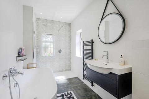 86 Claygate Lane, Esher, KT10 0BJ