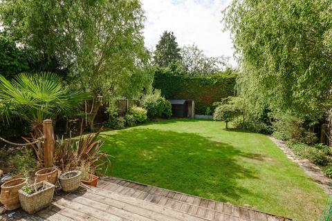 86 Claygate Lane, Esher, KT10 0BJ