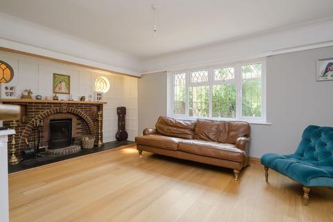86 Claygate Lane, Esher, KT10 0BJ