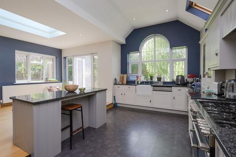 86 Claygate Lane, Esher, KT10 0BJ
