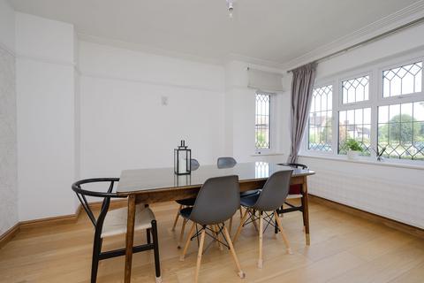 86 Claygate Lane, Esher, KT10 0BJ