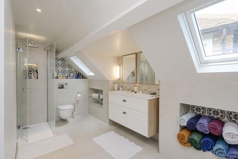 86 Claygate Lane, Esher, KT10 0BJ