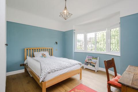 86 Claygate Lane, Esher, KT10 0BJ