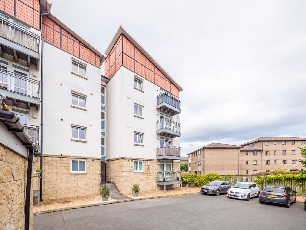 1/6 Allanfield Place, Edinburgh, EH7 2 bed flat for sale £245,000