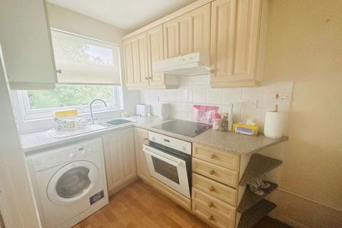 111b Trent Gardens, London, N14 4QE