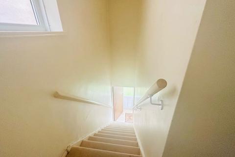 111b Trent Gardens, London, N14 4QE