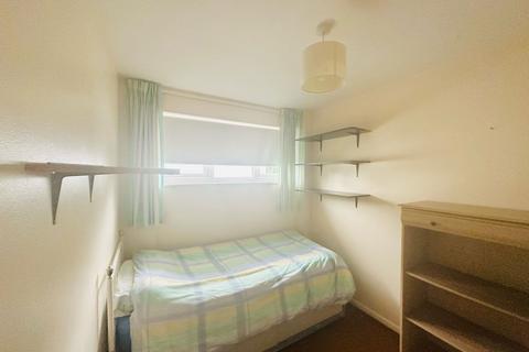 111b Trent Gardens, London, N14 4QE