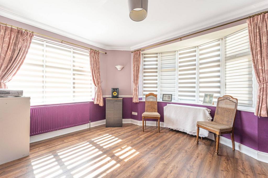 Ryhope Road, New Southgate, London, N11 4 bed detached house for sale