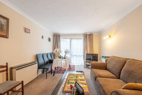 1 bedroom flat for sale, Friern Park, North Finchley, London, N12