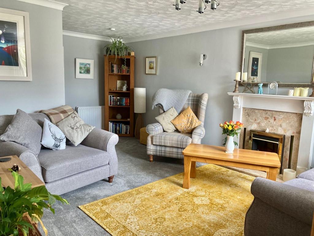 Bradbury Road, Newnham, Daventry NN11 3HD 3 bed semidetached house for