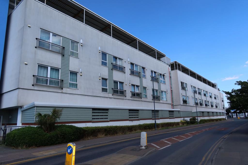 Venture Court, Canal Road, Gravesend 1 bed apartment £995 pcm (£230 pw)