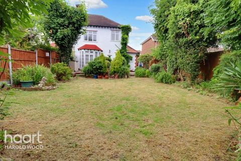 3 bedroom semi-detached house for sale, Squirrels Heath Road, Romford