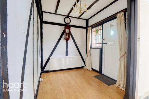 78 Squirrels Heath Road, Romford, RM3 0LT