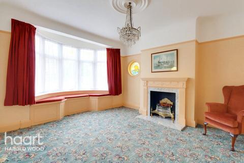 78 Squirrels Heath Road, Romford, RM3 0LT