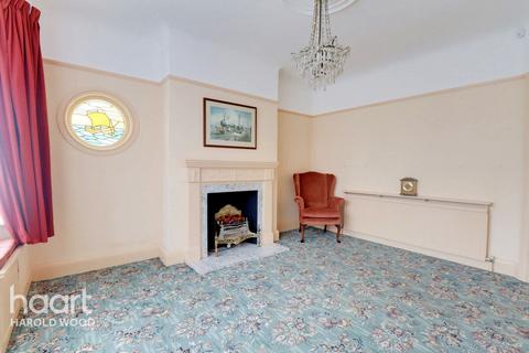 78 Squirrels Heath Road, Romford, RM3 0LT