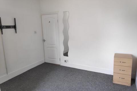 1 bedroom apartment to rent, 5-7 Station Approach West, Redhill