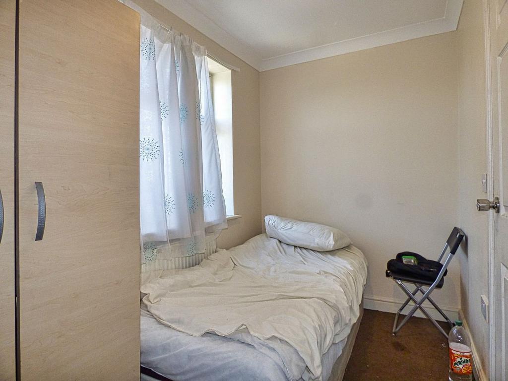 Second Avenue, Dagenham, Essex, RM10 3 bed end of terrace house for sale £345,000