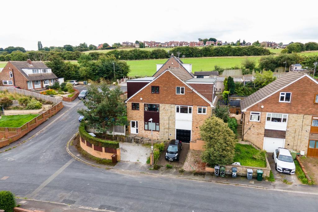 Enfield Drive, Batley, WF17 4 bed semidetached house for sale £185,000