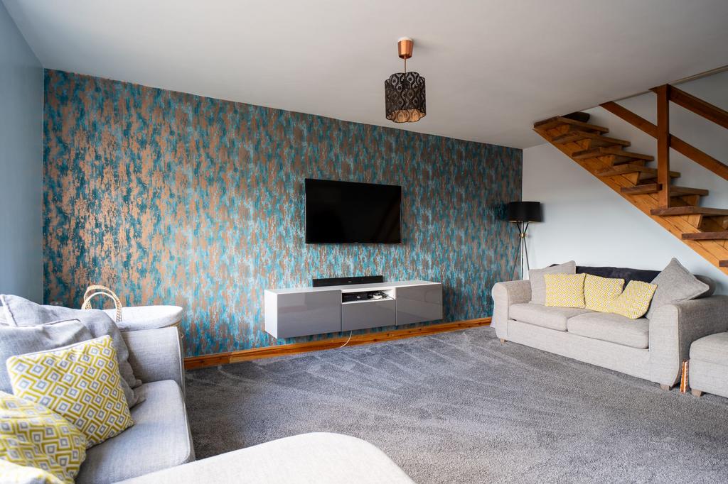 Enfield Drive, Batley, WF17 4 bed semidetached house £180,000