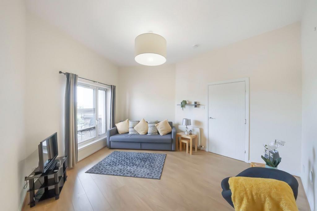 Cooperage Quay, Riverside, Stirling, FK8 2 bed flat for sale £162,000