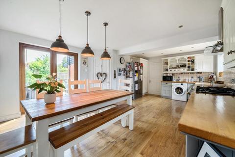 22 Fanshawe Road, Thame, OX9 3LF