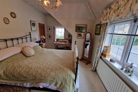 2 bedroom end of terrace house for sale, High Street, Eynsford, Kent