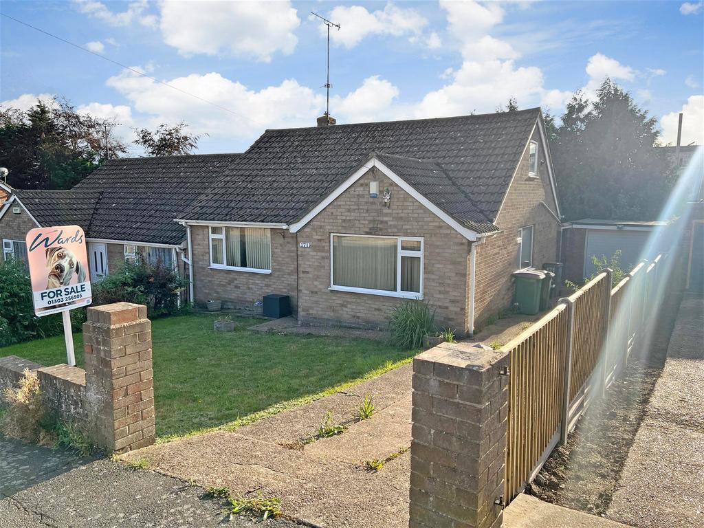 Downs Road, Folkestone, Kent 3 bed semidetached bungalow for sale £