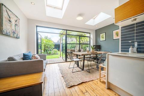 17 Bridgford Street, London, SW18 3TQ